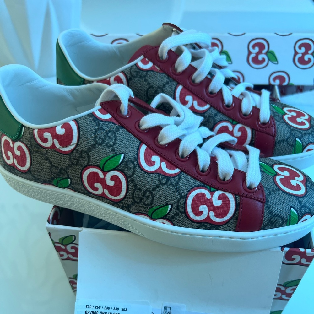 Gucci ladies sneakers brand new in box complete set size 35